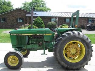 1985 John Deere 2550