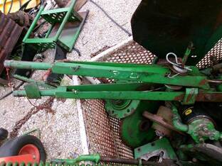 2000 John Deere 566