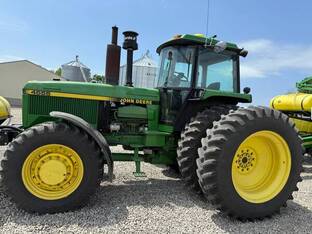 1990 John Deere 4555