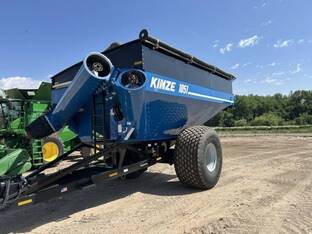 2021 Kinze 1051