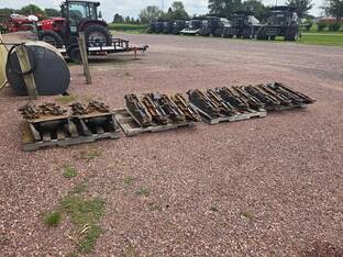 1993 Gleaner HUGGER ROW UNITS