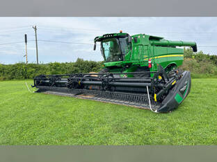 2021 MacDon Industries FD135