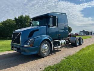 2004 Volvo VNL64T630