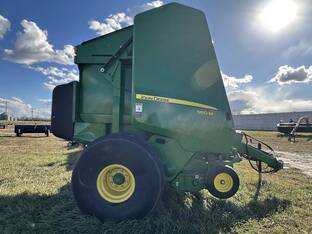 John Deere 560M