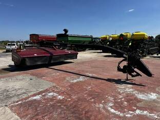 2010 MacDon Industries R80