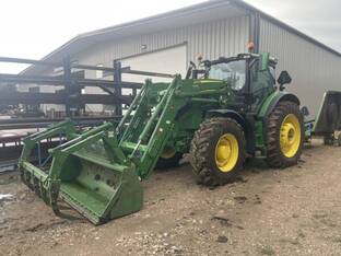 2024 John Deere 6R 215