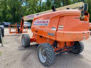 2017 JLG 660SJ