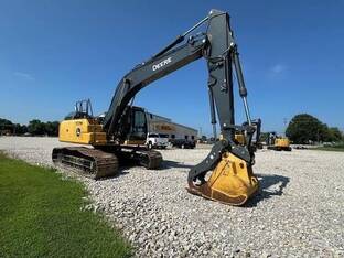 2022 John Deere 210G LC