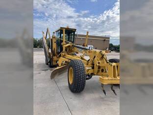2004 John Deere 772CH II