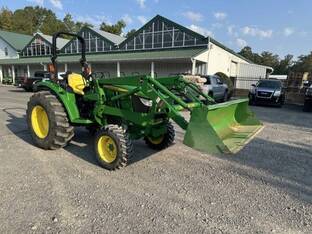 2017 John Deere 4052M