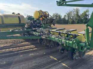 2016 John Deere 1775NT