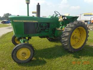 John Deere 3020