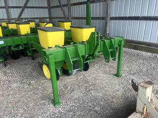 John Deere 7000