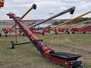 Universal 1535 FIELD LOADER TD