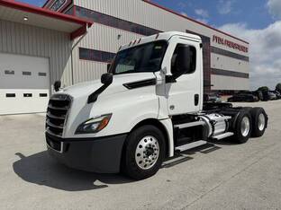 2020 Freightliner CASCADIA 126