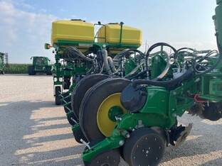 2022 John Deere 1775NT