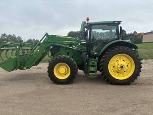 2023 John Deere 6R 215