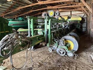 2015 John Deere 1775NT