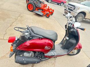 2009 Yamaha YJ125YR Vino Scooter