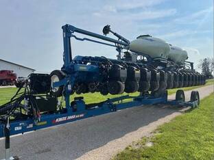 2021 Kinze 3665