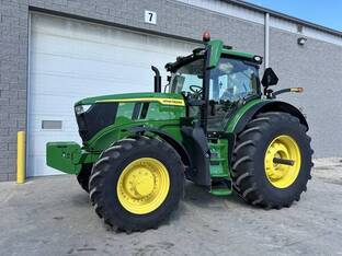 John Deere 6R 215