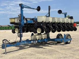1996 Kinze 2500