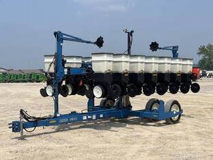 2002 Kinze 3500