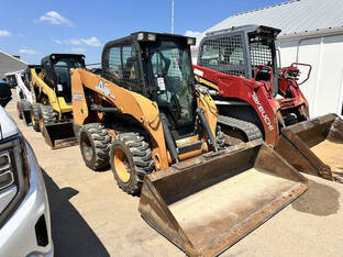 2017 Case SR175 CAB WHEELED SKID LOADER 1831 HOURS