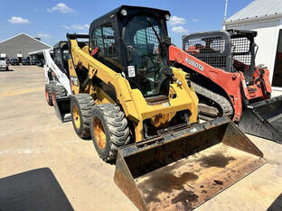 2018 Caterpillar 242D CAB WHEELED SKID LOADER 605 HOURS