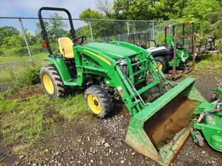 2008 John Deere 3320