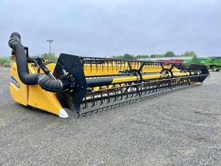 2017 New Holland 740CF-30