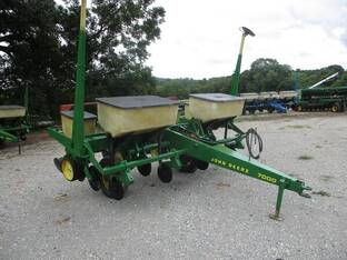 John Deere 7000