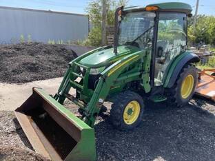 2017 John Deere 3046R