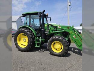 2022 John Deere 6135E