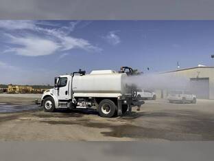 2011 Freightliner BUSINESS CLASS M2 106