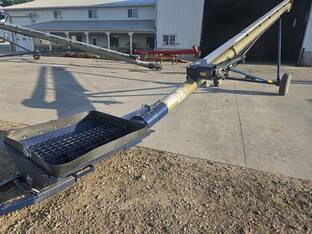 2024 Harvest International T832