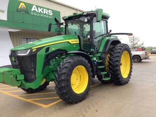 2023 John Deere 8R 250