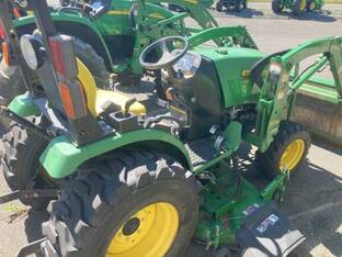2015 John Deere 2032R
