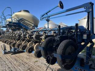 2011 Kinze 3660