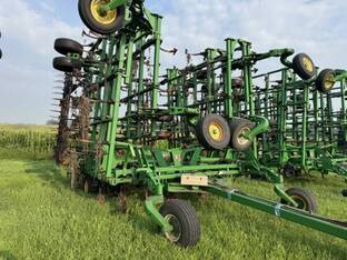 2011 John Deere 2210