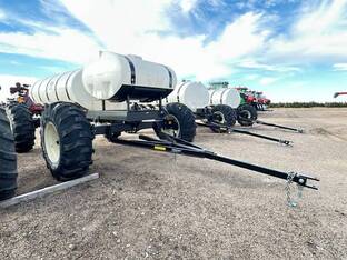 2025 Yetter 2000 Gallon All Steer Cart