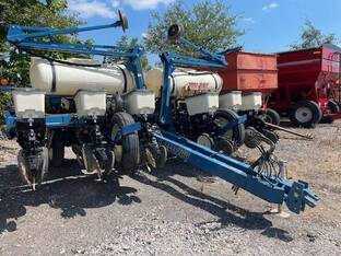 2011 Kinze 3200