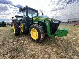 2023 John Deere 8R 250