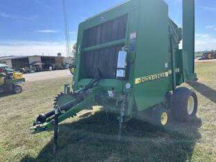2000 John Deere 566