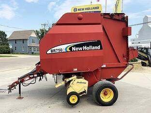 New Holland BR750A
