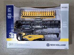New Holland 1/64 SCALE 2025 FARM SHOW CR11 COMBINE