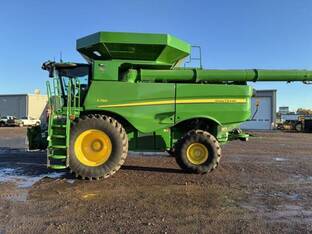 2023 John Deere S780