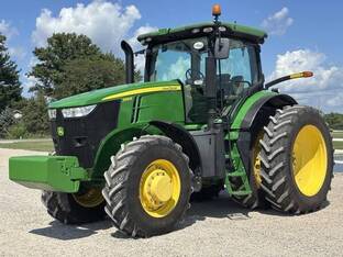 2011 John Deere 7215R