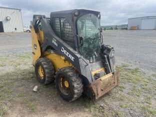 2017 John Deere 318G