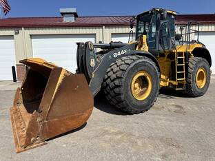 2015 John Deere 844K